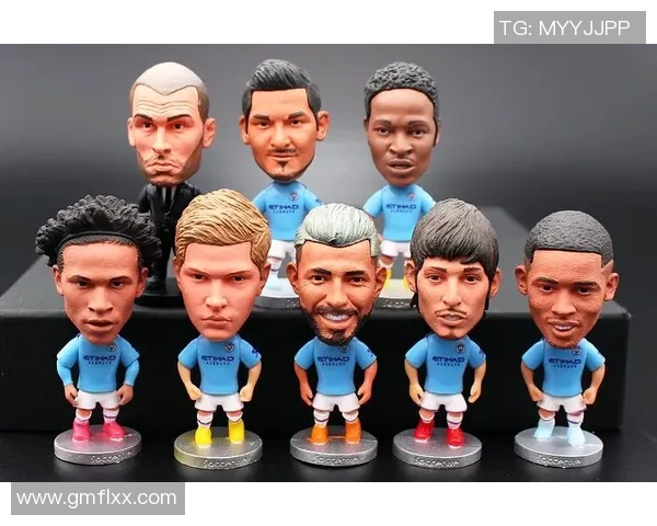 足球球星卡通手办大集结 趣味十足的迷你球场明星人物收藏体验