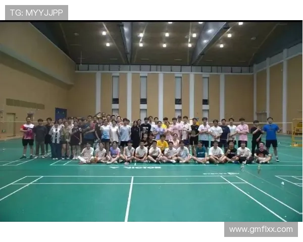 深圳羽毛球队在奥运会上的团队协作展现出非凡实力与精神风貌